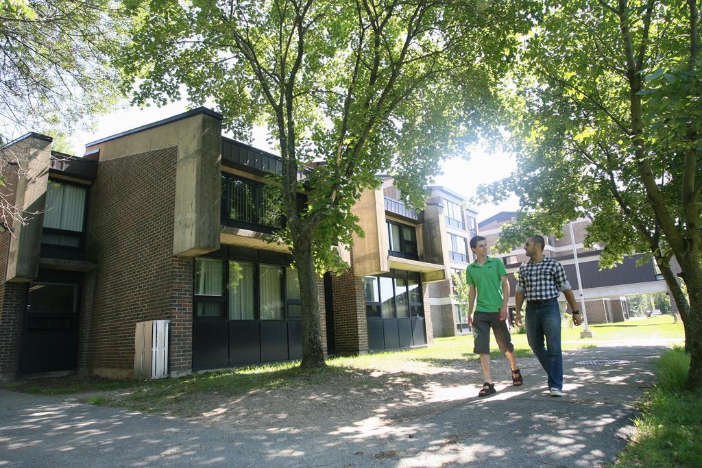 Au Campus-Hébergement hôtelier Université de Sherbrooke Buitenkant foto
